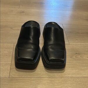 Vagabond black leather mule 38